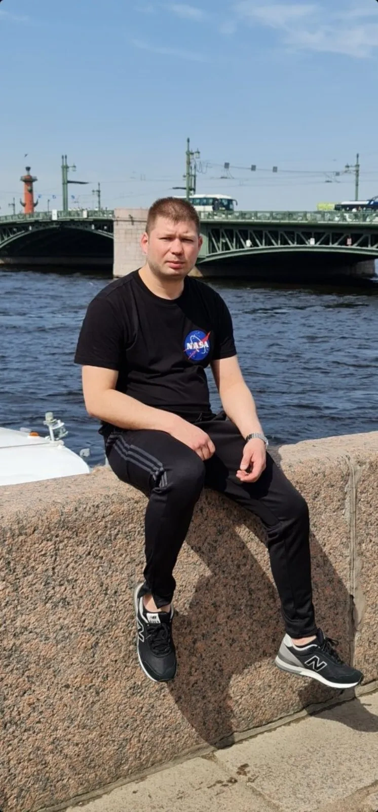 Ончуров отдыхает в Петербурге в 2021 году | Источник: соцсети Михаила