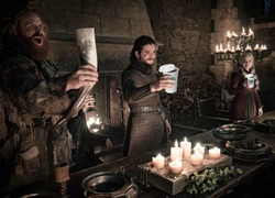 Эмилия Кларк о казусе Starbucks в эпизоде «Игра престолов»