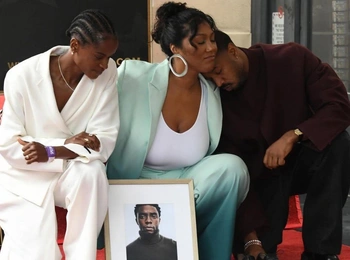 «Черная пантера» Чедвик Боузман посмертно удостоен звезды на Аллее славы. Майкл Б. Джордан и Виола Дэвис почтили его память