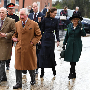Нелепые правила: странная причина, почему королевским особам запрещено снимать пальто на публике