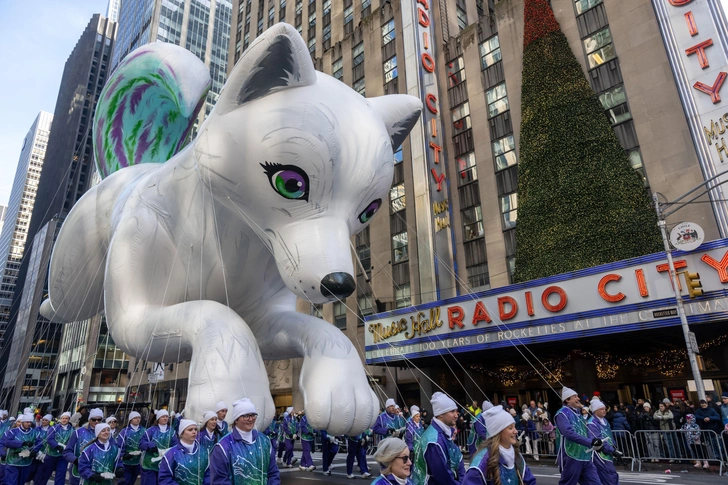 В Нью-Йорке прошел 99-й парад в честь Дня благодарения: только взгляните на эти гигантские воздушные шары | Источник: ZUMA Press, Inc. via Legion Media
