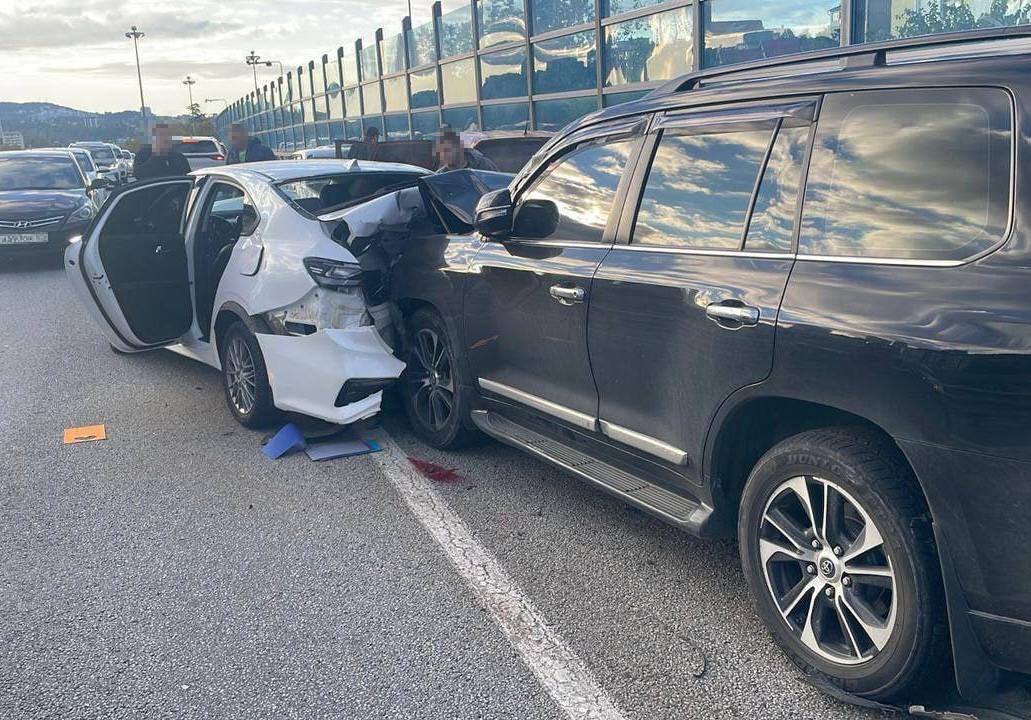 В массовой аварии в центре Сочи пострадал человек 