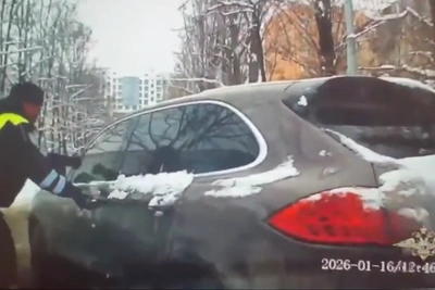 Водителя Porsche обвинили в таране авто ДПС и применении насилия