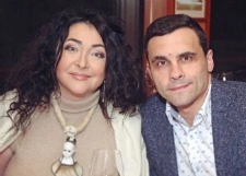 Супруг Лолиты готовит романтический сюрприз на островах