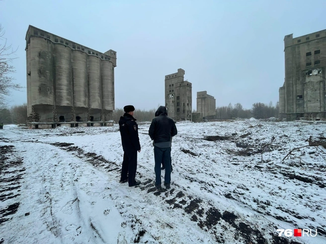 Один из элеваторов рухнул с гулким грохотом | Источник: Алёна Косточкина
