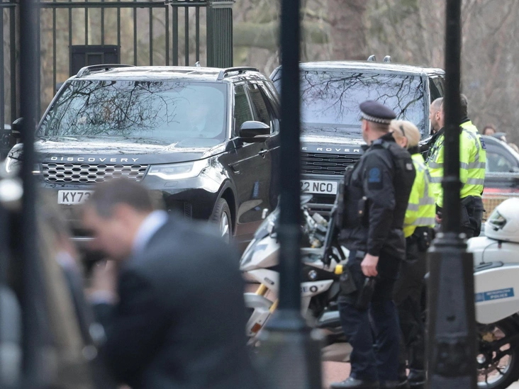 Принц Гарри прибывает в Лондон после новостей о раке у короля Карла III, 6 февраля 2024 год