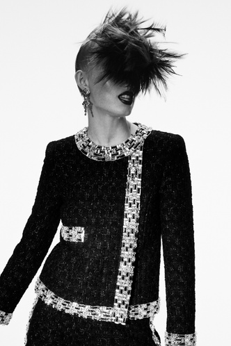 Эксцентричность в стиле 80-х: Chanel Haute Couture 2021