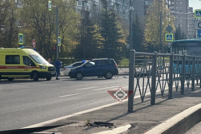 Не пропустил. Мотоциклиста в тяжёлом состоянии увезли после ДТП в Колпино | Источник: Мотосолидарность ДТП / «ВКонтакте»