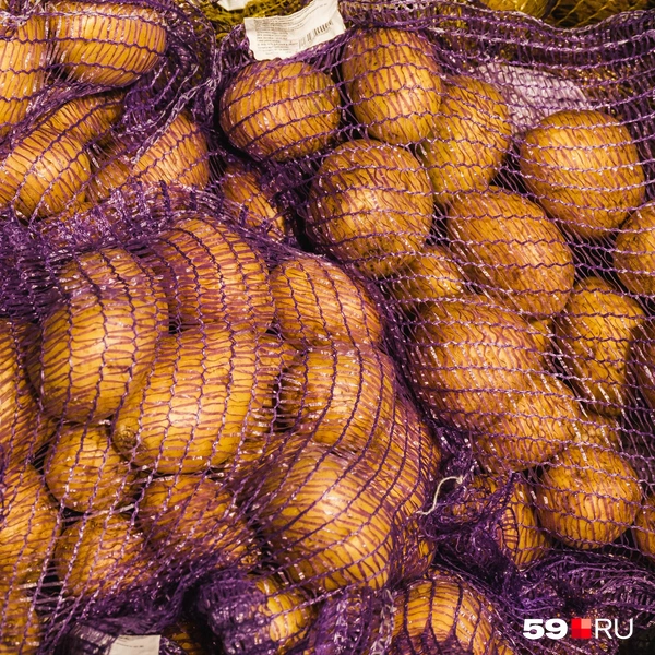 Самый чистый и самый дорогой в этом магазине картофель | Источник: Тимофей Калмаков / 59.RU