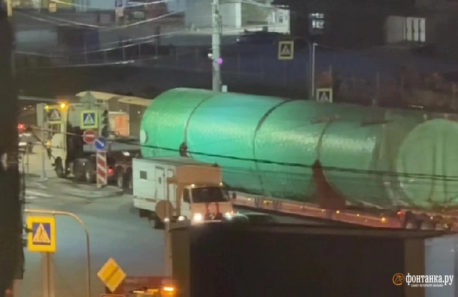 Через юго-запад Петербурга везли загадочный негабарит | Источник: читатель «Фонтанки»