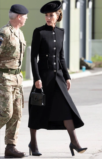 Кэтрин посещает войска Содружества в армейском учебном центре в Пирбрайте, 16 сентября 2022