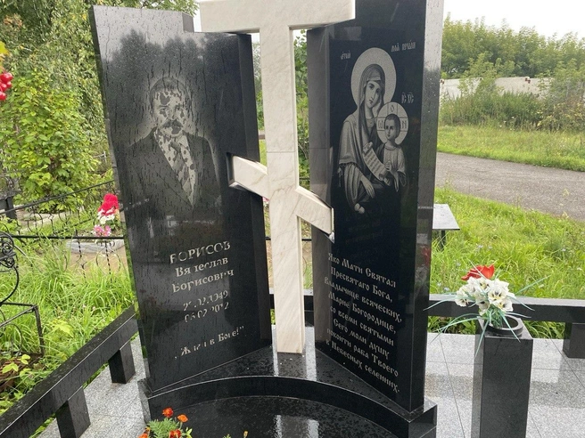Рядом с изображением Богородицы написана молитва | Источник: Ирина Господаренко / NGS22.RU