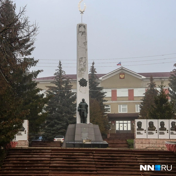 Мемориал Великой Отечественной войны перед администрацией | Источник: Наталья Бурухина / NN.RU