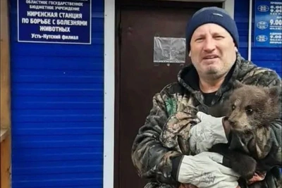 Медвежонок из Усть-Кута переехал в зоопарк Листвянки