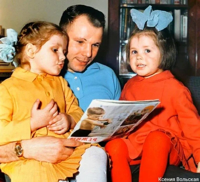 Как сейчас выглядят дочери Юрия Гагарина | parents.ru