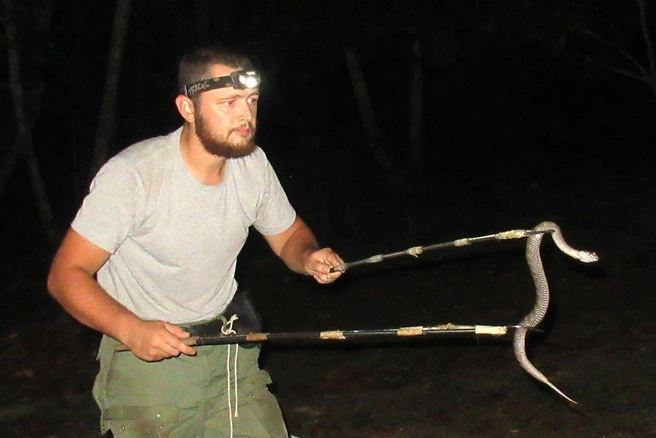 В свободное от работы с пауками время герой увлекается змеями | Источник: Александр Фомичев
