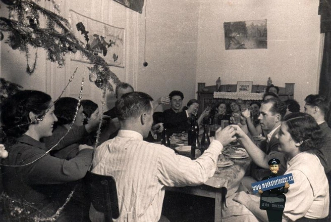 Большое застолье незадолго до войны | Источник: myekaterinodar.ru