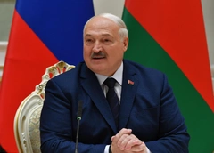 Завидный жених Николай Лукашенко прилетел в Москву вместе с отцом на встречу с Путиным и вновь свел поклонниц с ума