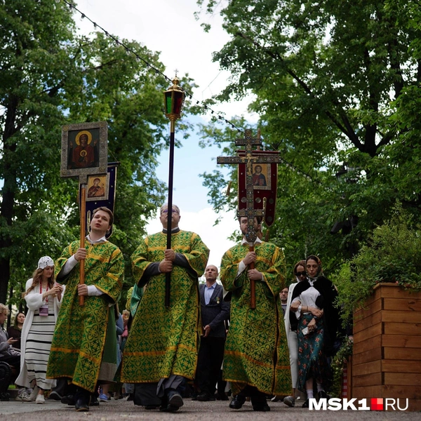 Масштабно шествие на день Святой Троицы&nbsp;— листайте галерею | Источник: Артём Рамазани-Зубов / MSK1.RU