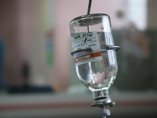 Пациент вынужден был потратить 6,5 тысячи рублей на лекарства и капельницы, которые должны были предоставляться бесплатно. | Источник: Павел Каравашкин / FONTANKA.RU