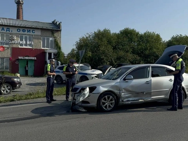 Водитель Skoda Octavia не уступил дорогу мотоциклисту | Источник: ГАИ Свердловской области