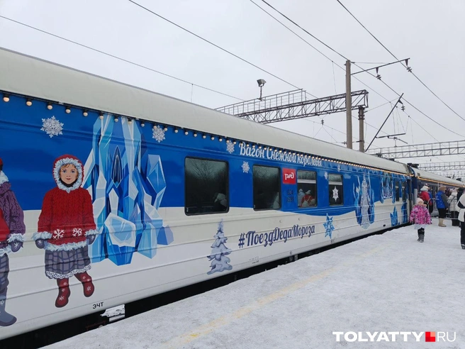 Побродить вдоль вагонов&nbsp;— уже удовольствие, все они выглядят как иллюстрации к сказкам, только на колесах и рельсах | Источник: Юлия Дроглева