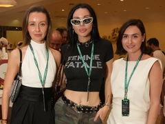 Роковая Самойлова очаровала Стейтема, Бородина модничала: русские звезды на гонках в Абу-Даби