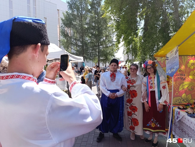 Фестиваль объединил разные народы, проживающие в Зауралье | Источник: Надежда Тихомирова / 45.RU
