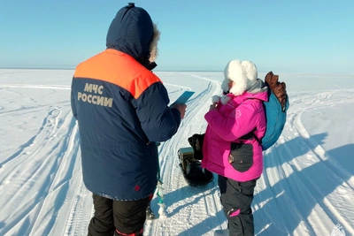 ГИМС МЧС проверил лед на Онежском озере