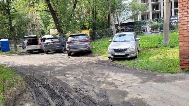 Владельцы автомобилей чувствуют себя вполне вольготно | Источник: читатель 74.RU