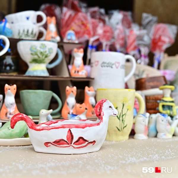 В продаже есть и яркая керамика | Источник: Василина Любимова / 59.RU