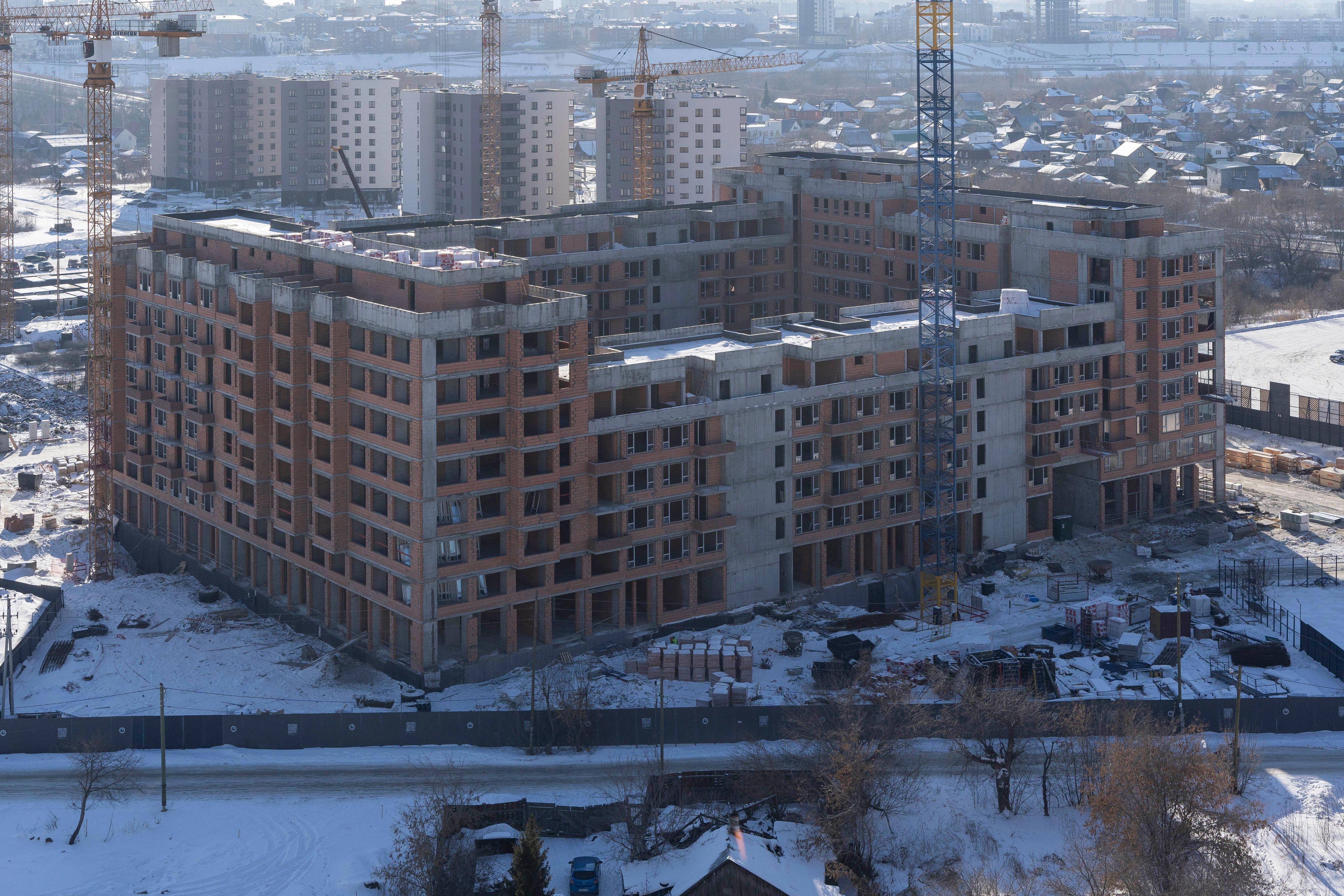 В заречной части Тюмени на глазах растут многоэтажки. Цены там не всем по карману