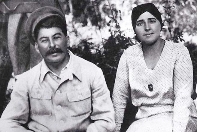 Иосиф Сталин и Надежда Аллилуева | Источник: wikipedia