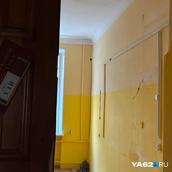 Кабинет УЗИ в теплых оттенках, но жизни там давно нет | Источник: Виктория Улитова / YA62.RU