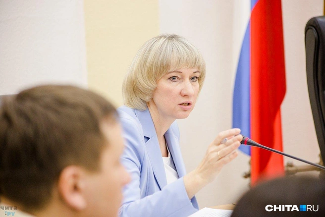 Елена Назарова раньше работала в пресс-службе Заксобрания, а затем возглавила пресс-службу губернатора — это было при Наталье Ждановой. При Осипове она стала директором кинокомпании, но оставила свой пост | Источник: CHITA.RU