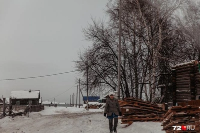 Поиски тюменца на снегоходе в лесу продолжаются более суток