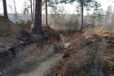 Огромная яма возле Дендропарка в Новосибирске: фото