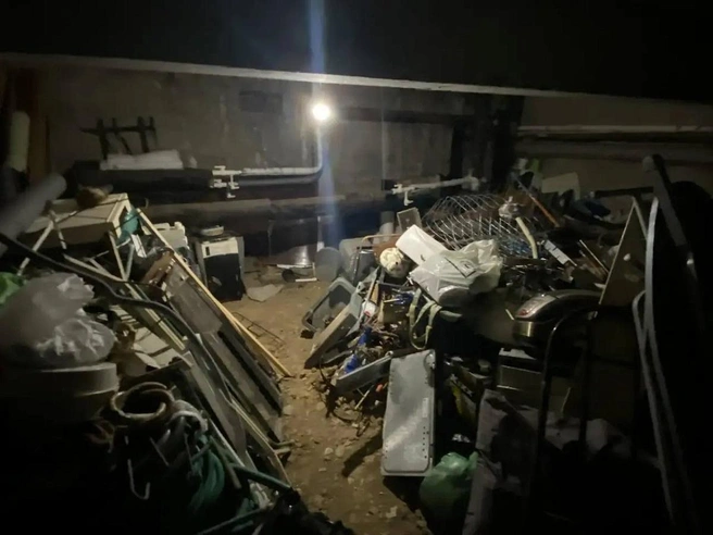 Завалы в подвалах нарушают правила пожарной безопасности и санитарные нормы | Источник: sochi.ru
