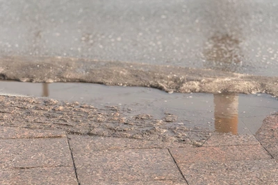 Весна превратила Екатеринбург в город луж и грязи