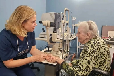 В Туле 100-летней пациентке вернули зрение