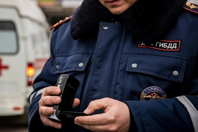 Новосибирец укусил полицейского за ногу