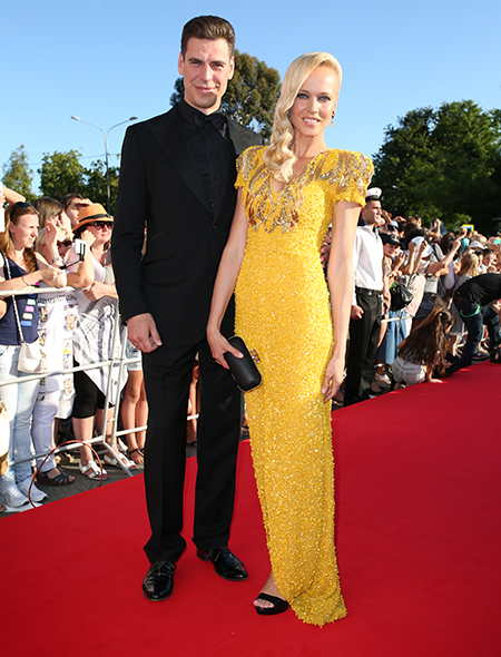 Дмитрий Дюжев и Татьяна Дюжева в в Vaentin Yudashkin