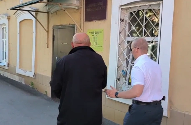 Сдал в аренду базу, а деньги забирал себе. В Иркутске бывшего атамана казачьего общества подозревают в мошенничестве | Источник: скриншот видео пресс-службы УФСБ по Иркутской области