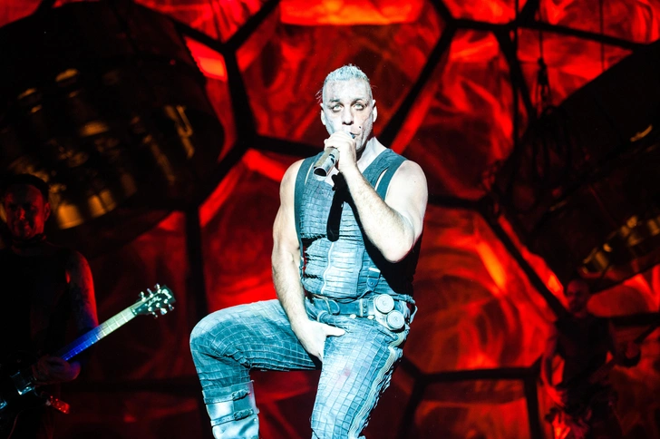 Группа Rammstein выступает на стадионе «Олимпийский», 10 февраля 2012 года  | Источник: Shutterstock/Fotodom.ru