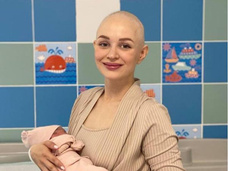 Блогер Анастасия Калинина, болеющая раком третьей стадии, родила дочь