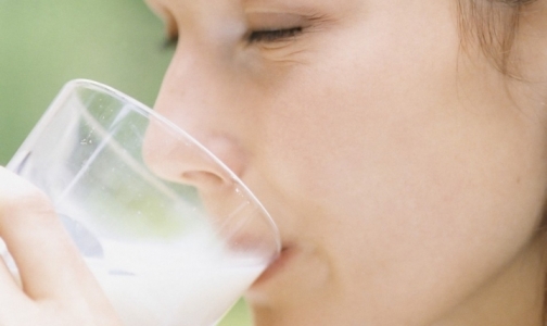 Эксперты: молоко выводит кальций из организма, а растительные жиры полезны