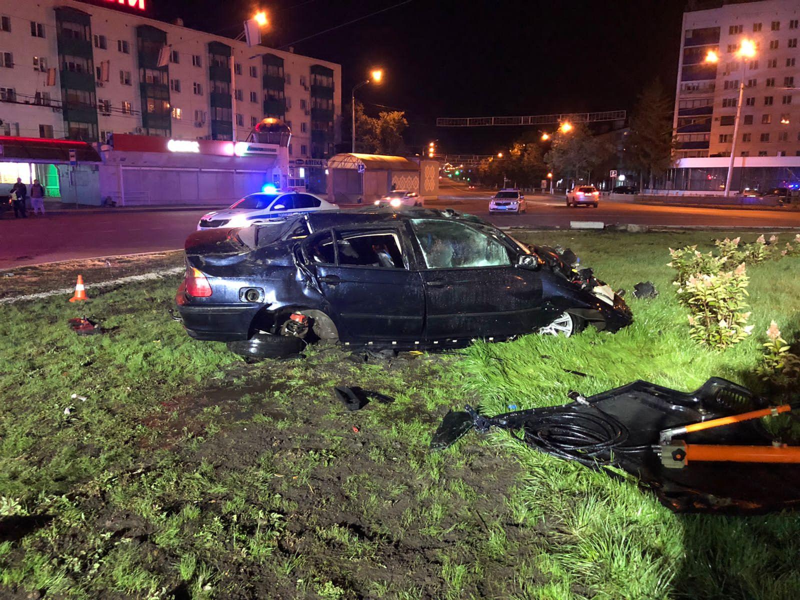 На кольце возле Центрального рынка в Уфе перевернулась иномарка 13 сентября  2022 - 13 сентября 2022 - УФА1.ру