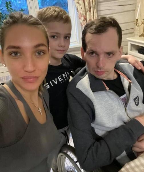 Заботливый папа и любящий муж: вдова Алексея Янина поделилась снимками счастливой жизни актера до инсульта