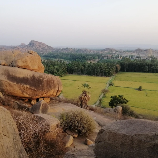 А это уже Бадами — город в округе Багалкот в штате Карнатака, Индия. Административный центр одноименного талука | Источник: личный архив Ильи Морозова