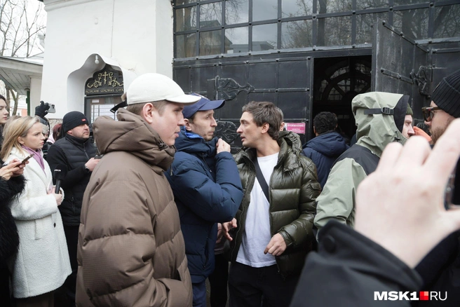 Блев MC (в синей кепке) | Источник: Дмитрий Толстошеев / MSK1.RU
